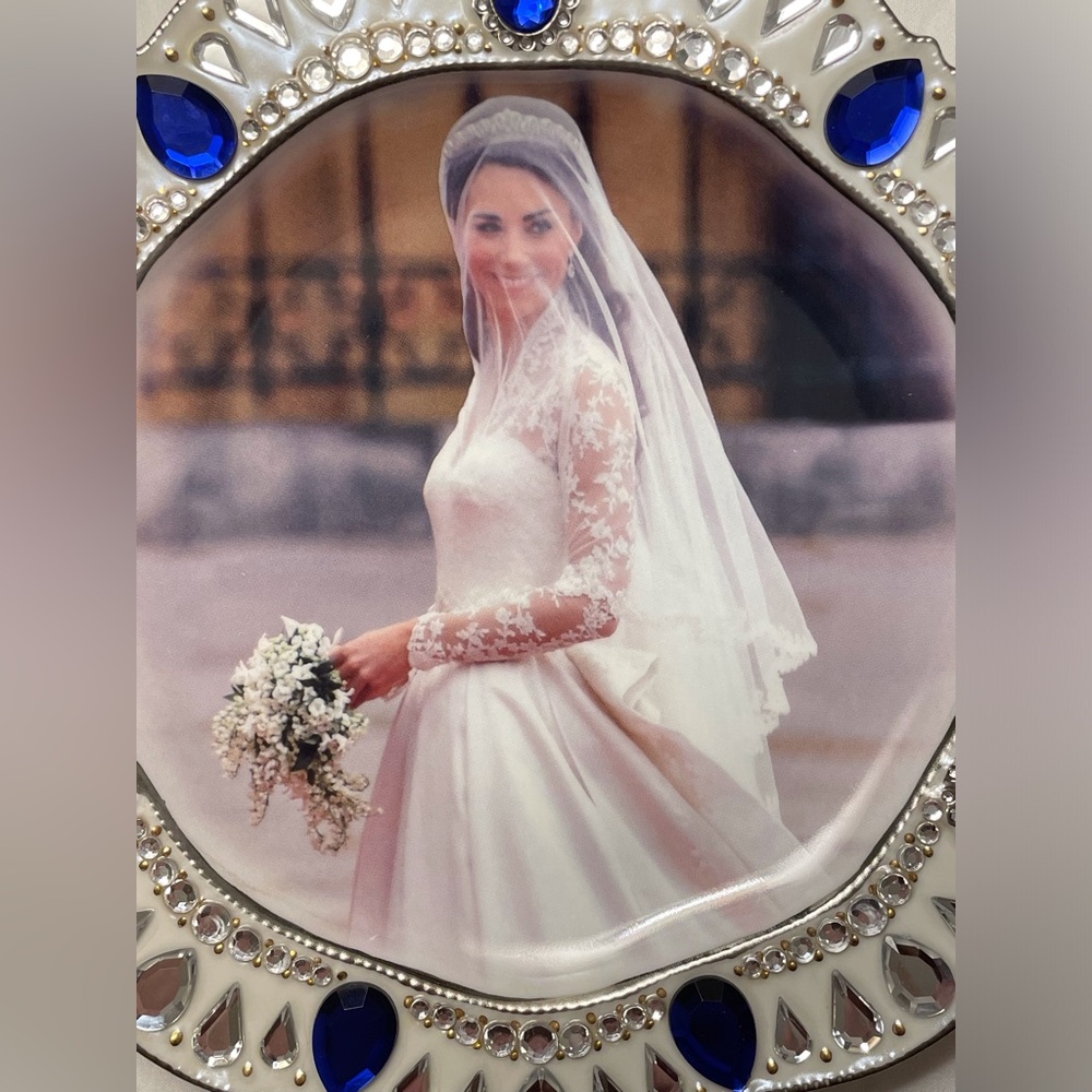 Bradford Exchange A Royal Bride Kate Middleton Plate - Picture 3 of 11